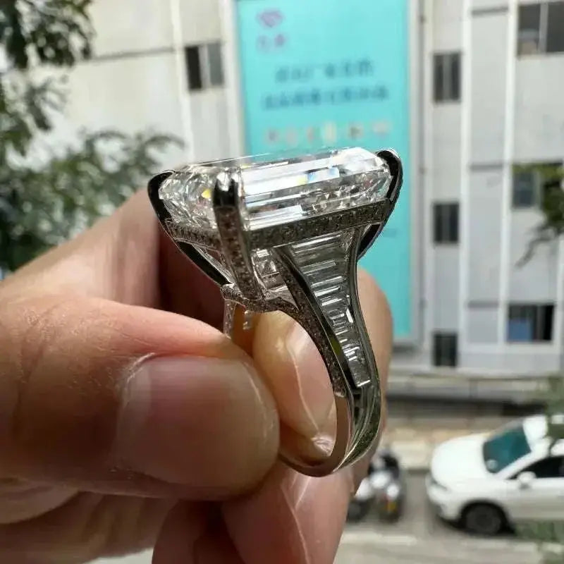 Ruihe Hot Sale Classic Design Emerald Cut 20ct 18K Gold Luxurious Rings Main Stone Lab Diamond Girlfriend Gift - The Sparkling Squirrels & Co.